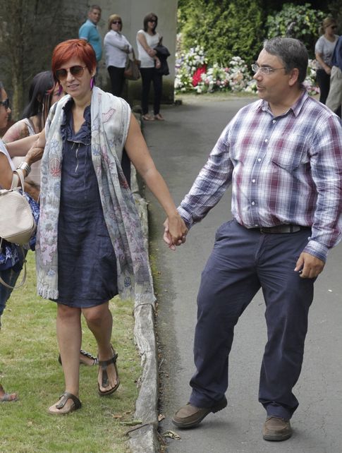 Foto: Sandra Ortega con su marido en el entierro de su madre (Gtres)