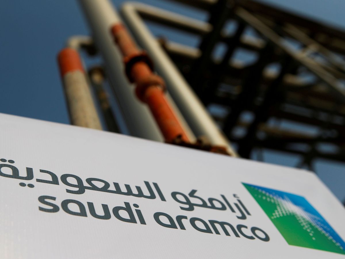 Foto: Saudi aramco logo is pictured at the oil facility in abqaiq (Reuters)
