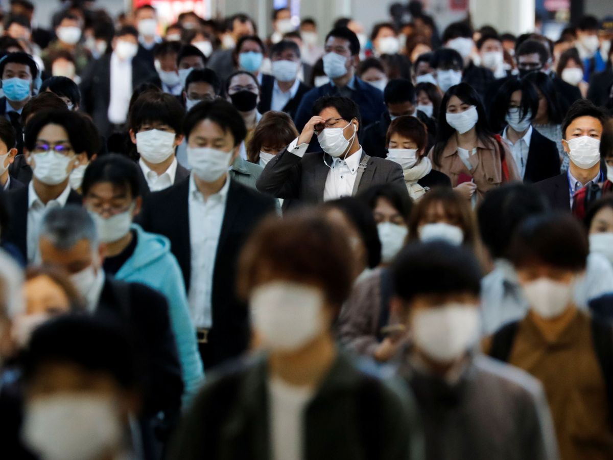 Foto: Ciudadanos con mascarilla en Tokio, Japón. (Reuters)