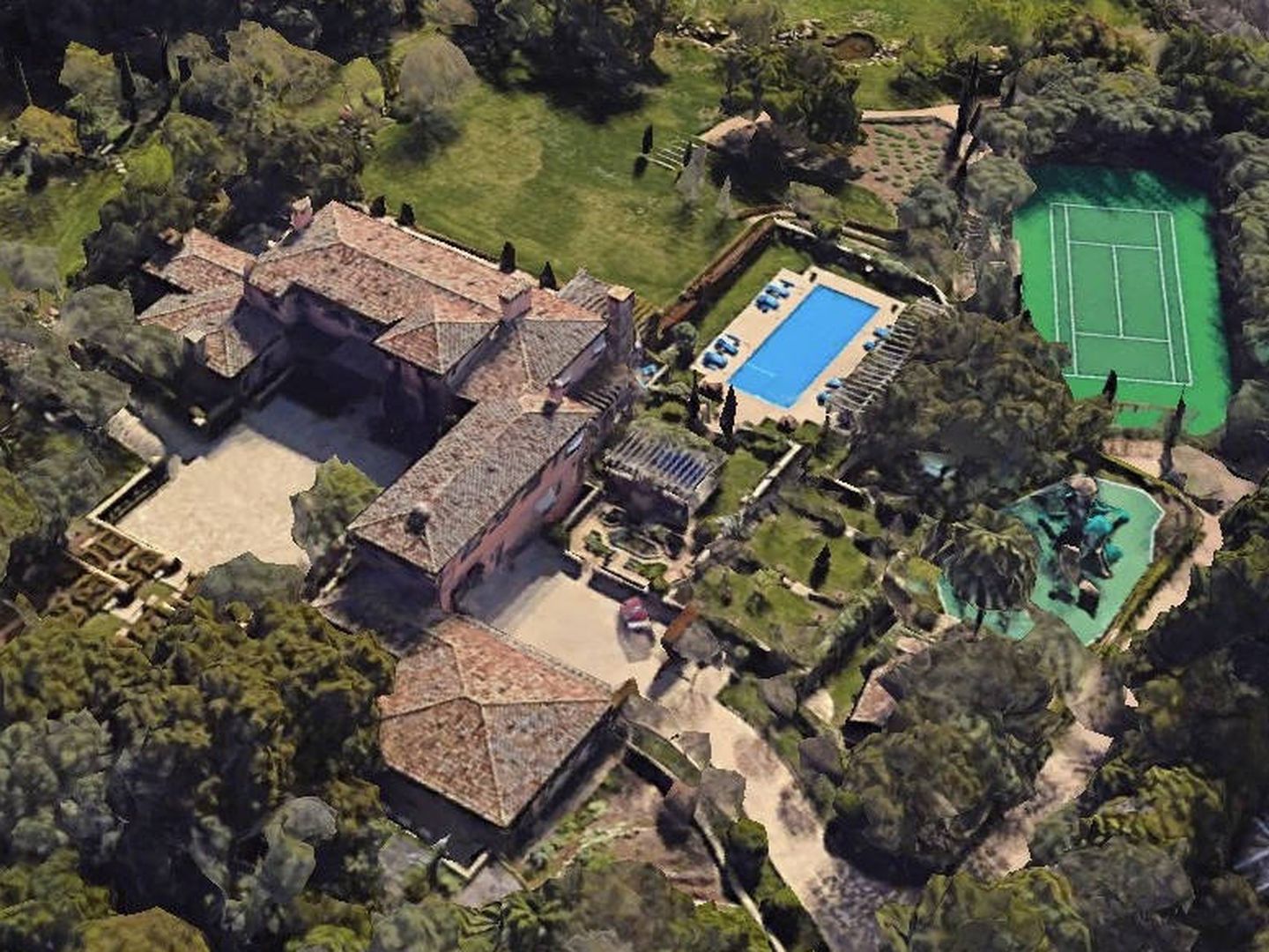 La nueva mansión de Meghan Markle y el príncipe Harry en Santa Bárbara. (Google Earth)