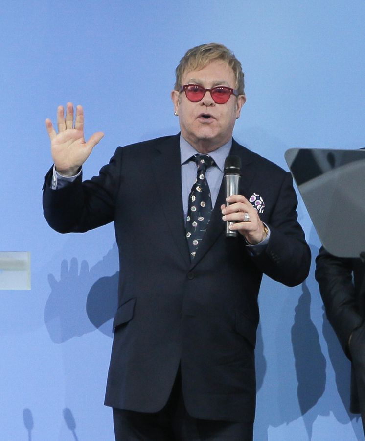 Foto: Elton John durante su viaje a Ucrania (Gtres)