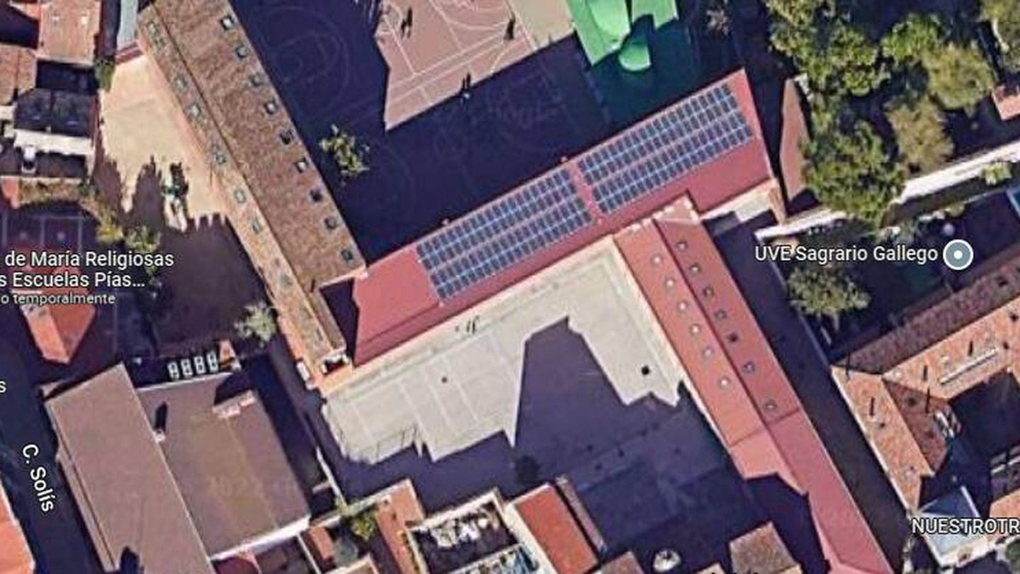 Placas solares en el Colegio Escolapias-Calasanz de Alcalá de Henares (Google Maps)
