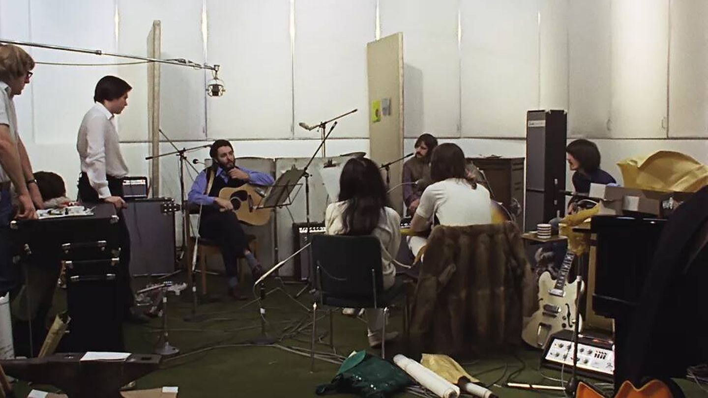 Los Beatles en el estudio Apple. (Disney)