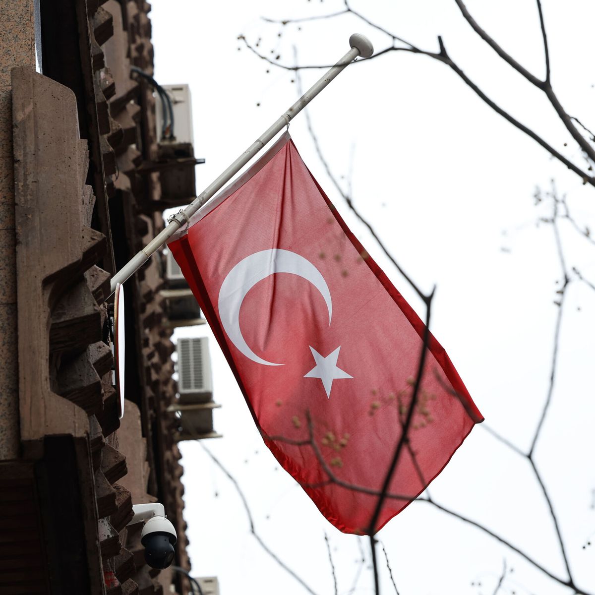 La embajada de Turquía en España canaliza la ayuda: se necesita ropa de  invierno y conservas