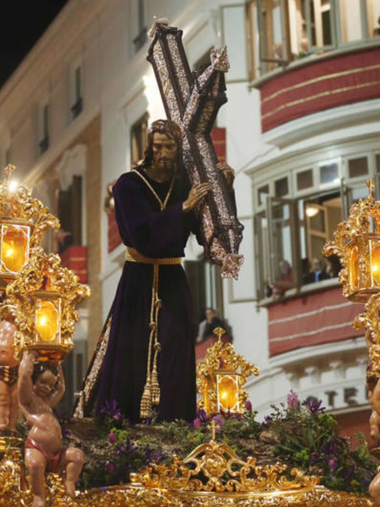 Imagen del Nazareno del Paso antes de dar la bendición en la Tribuna (Web de la cofradía).