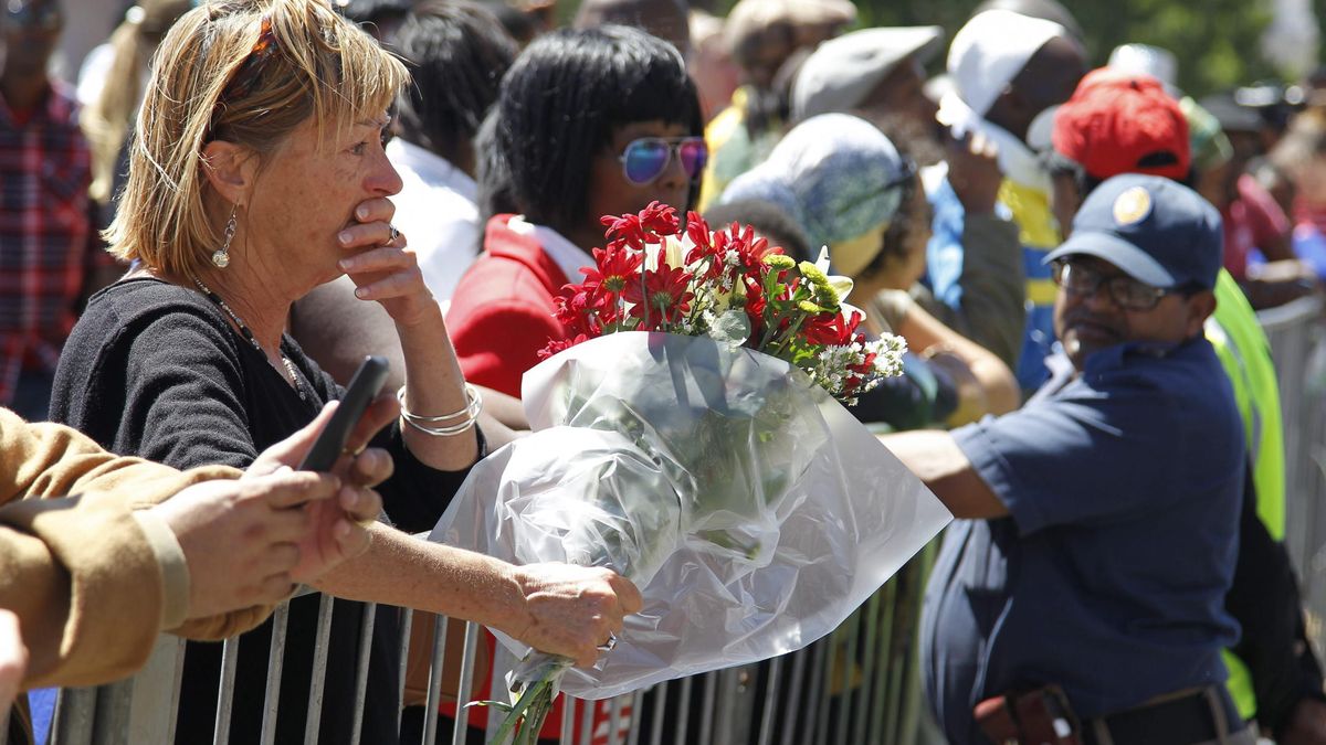 Sudáfrica afronta su primer día sin Mandela entre el miedo a nuevas tensiones raciales