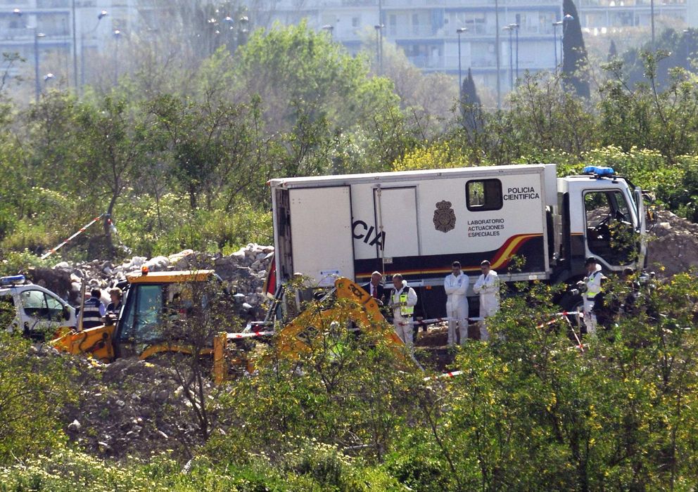 Foto: La Policía Judicial analiza los restos de Camas (Efe)