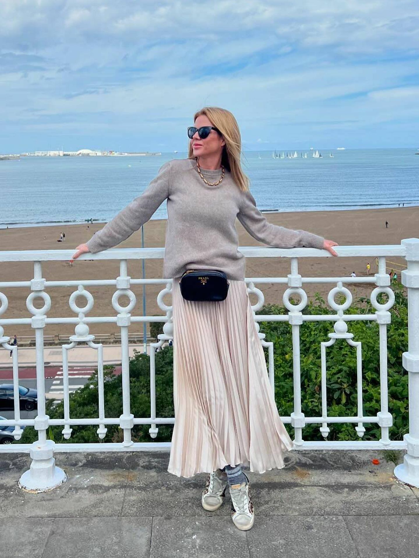 Amelia Bono disfruta de su escapa al País Vasco con esta falda que hemos fichado en Zara. (Instagram/@ameliabono)