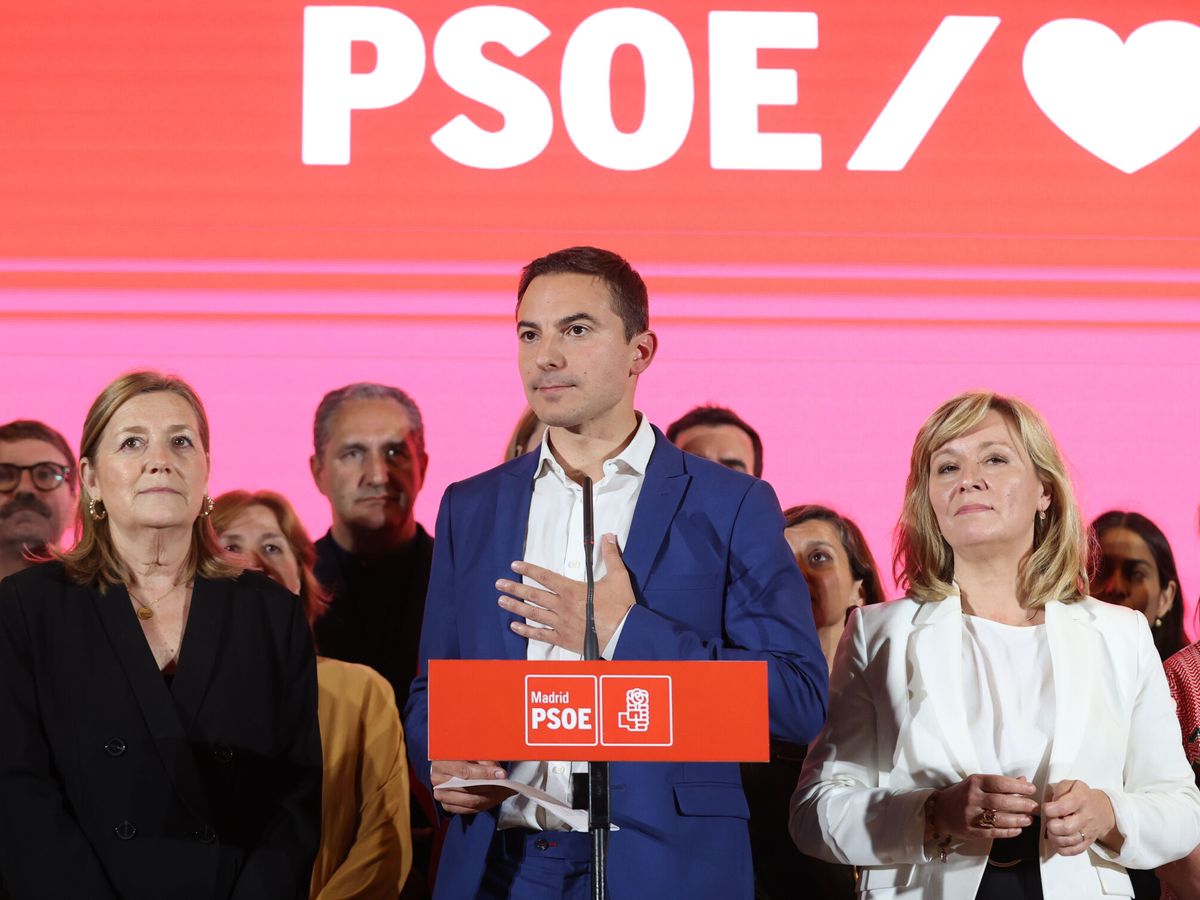 Foto: El candidato socialista a la presidencia de la Comunidad de Madrid, Juan Lobato, comparece tras los resultados. (EFE/Kiko Huesca)