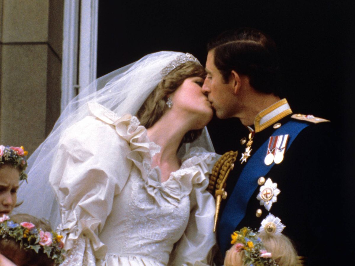 Foto: La princesa Diana y el príncipe Carlos el día de su boda, en 1981. (Cordon Press)
