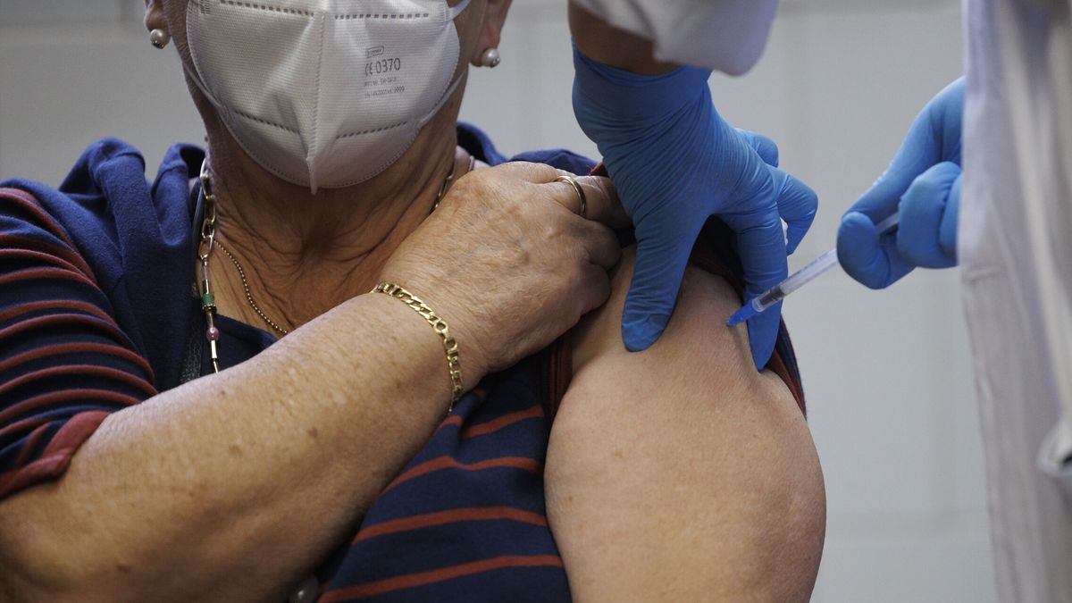 Empieza la campaña contra la gripe en España: quién debe vacunarse y qué se debe tener en cuenta