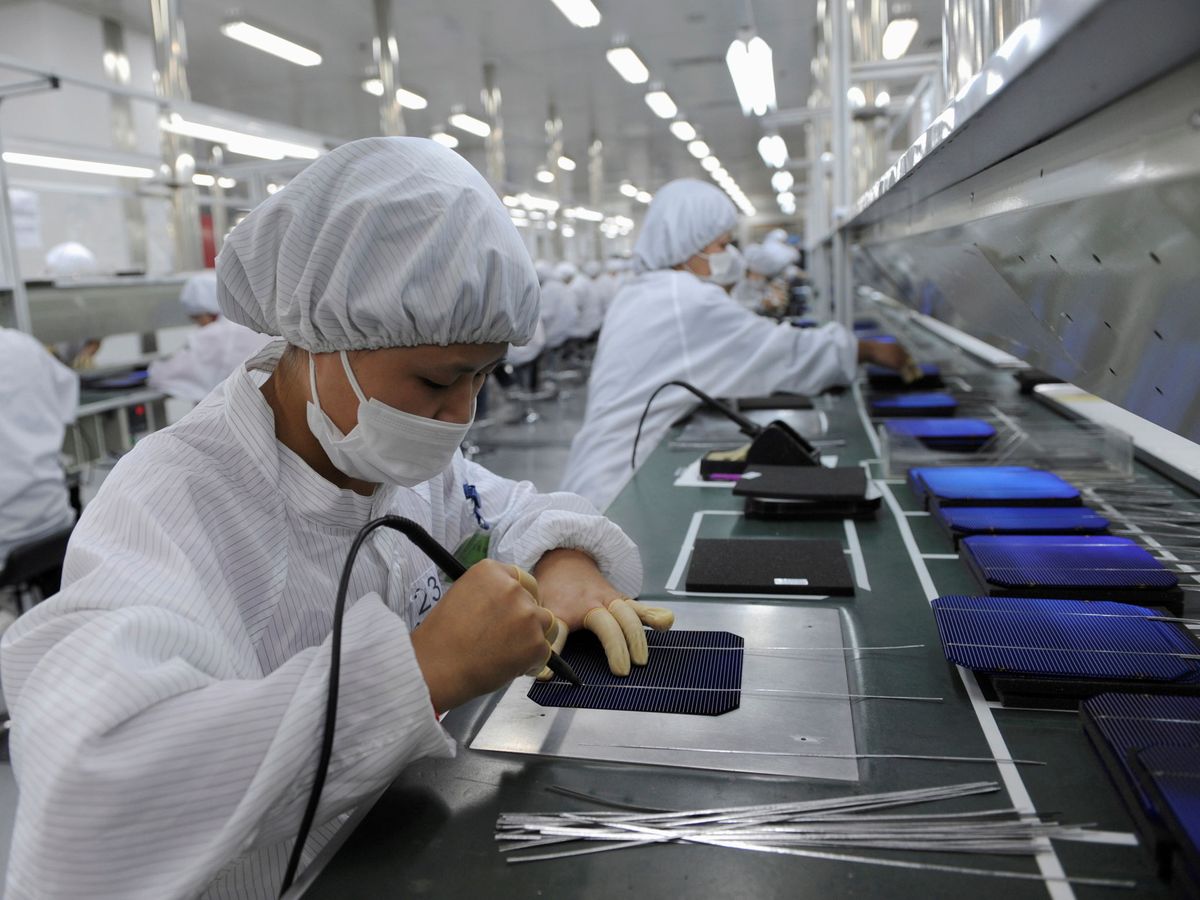 Foto: La fabricación de paneles solares puede llevarse a cabo en gran parte con el reciclaje de otros paneles solares. Reuters