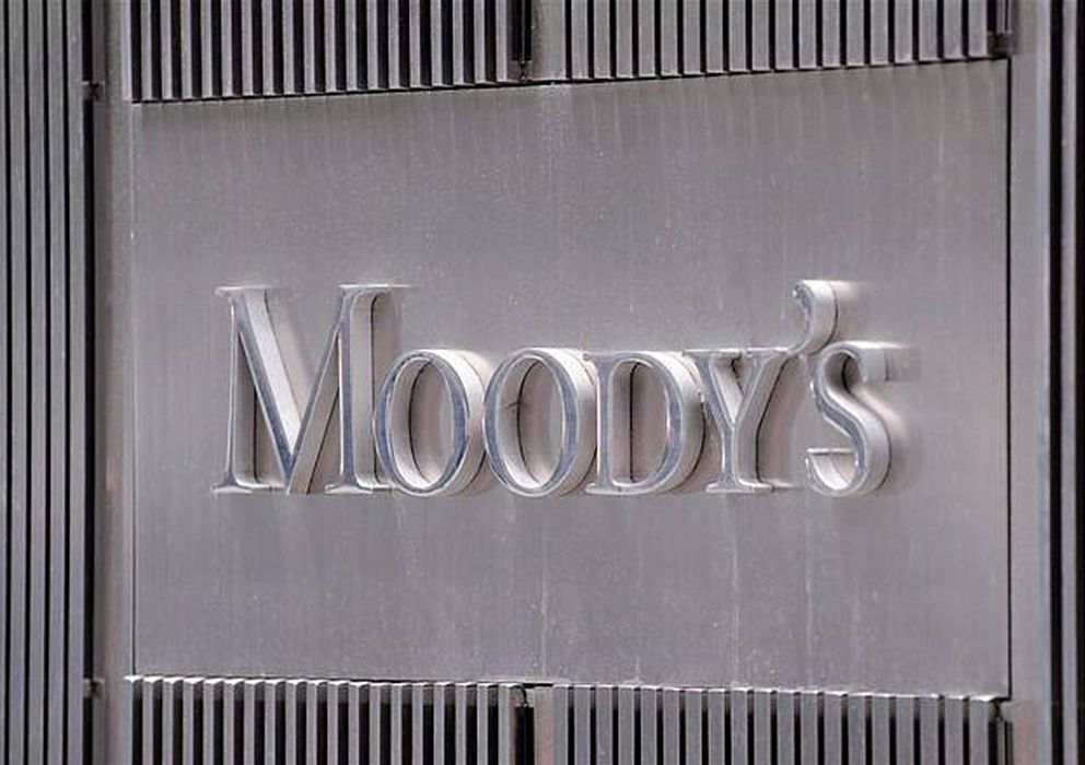 Foto: Moody's rebaja de no a cuatro escalones la nota de los bancos españoles