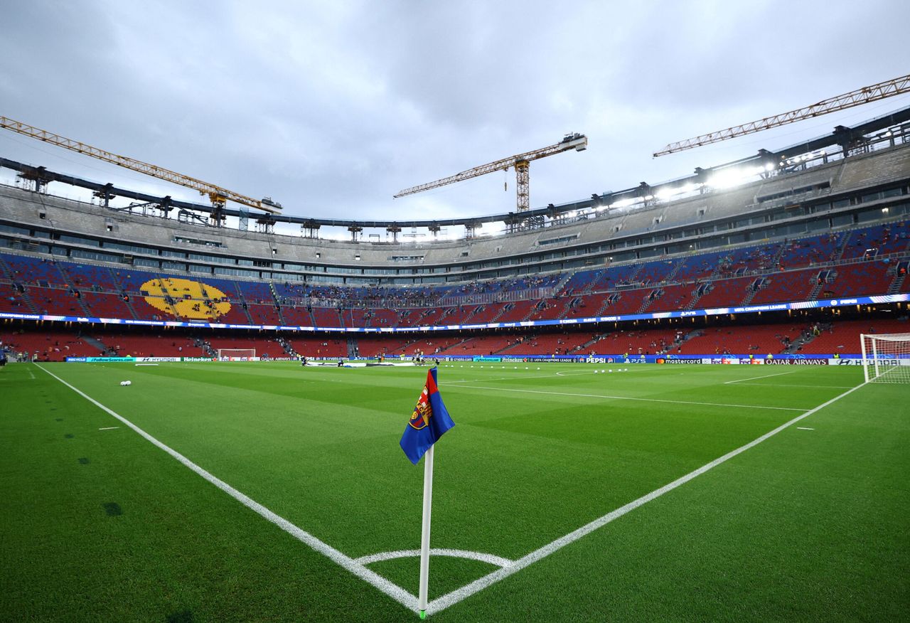 El Camp Nou debía terminar a finales de 2025 según el proyecto original. (Reuters/Albert Gea)