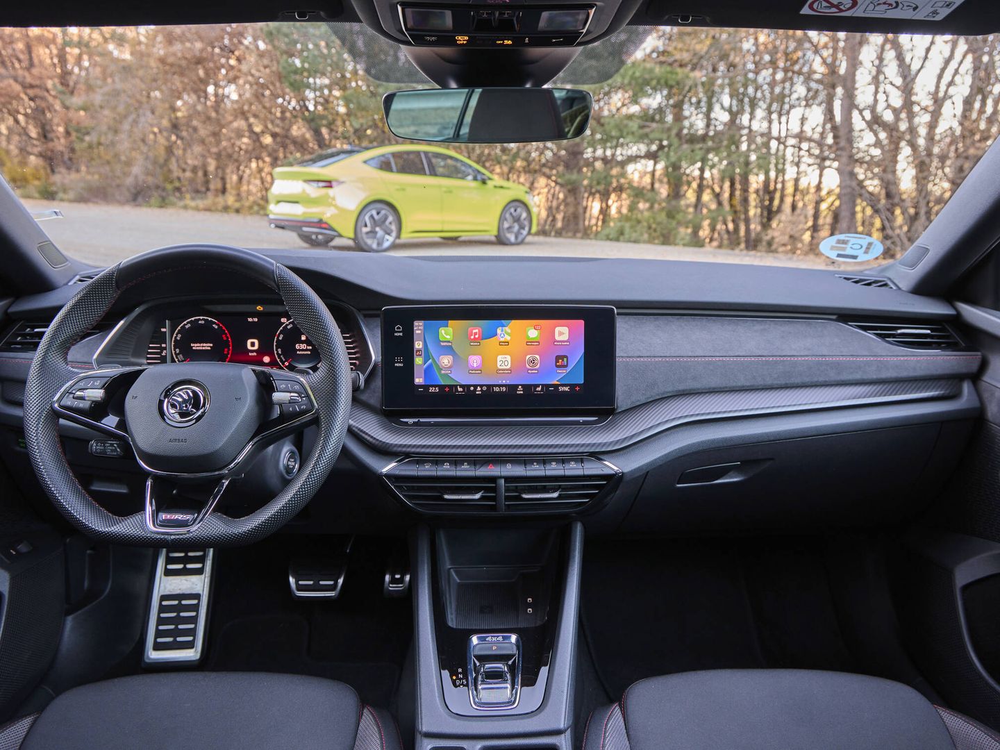 En el Octavia RS destacan los asientos deportivos, el volante con costuras o el Virtual Cockpit.