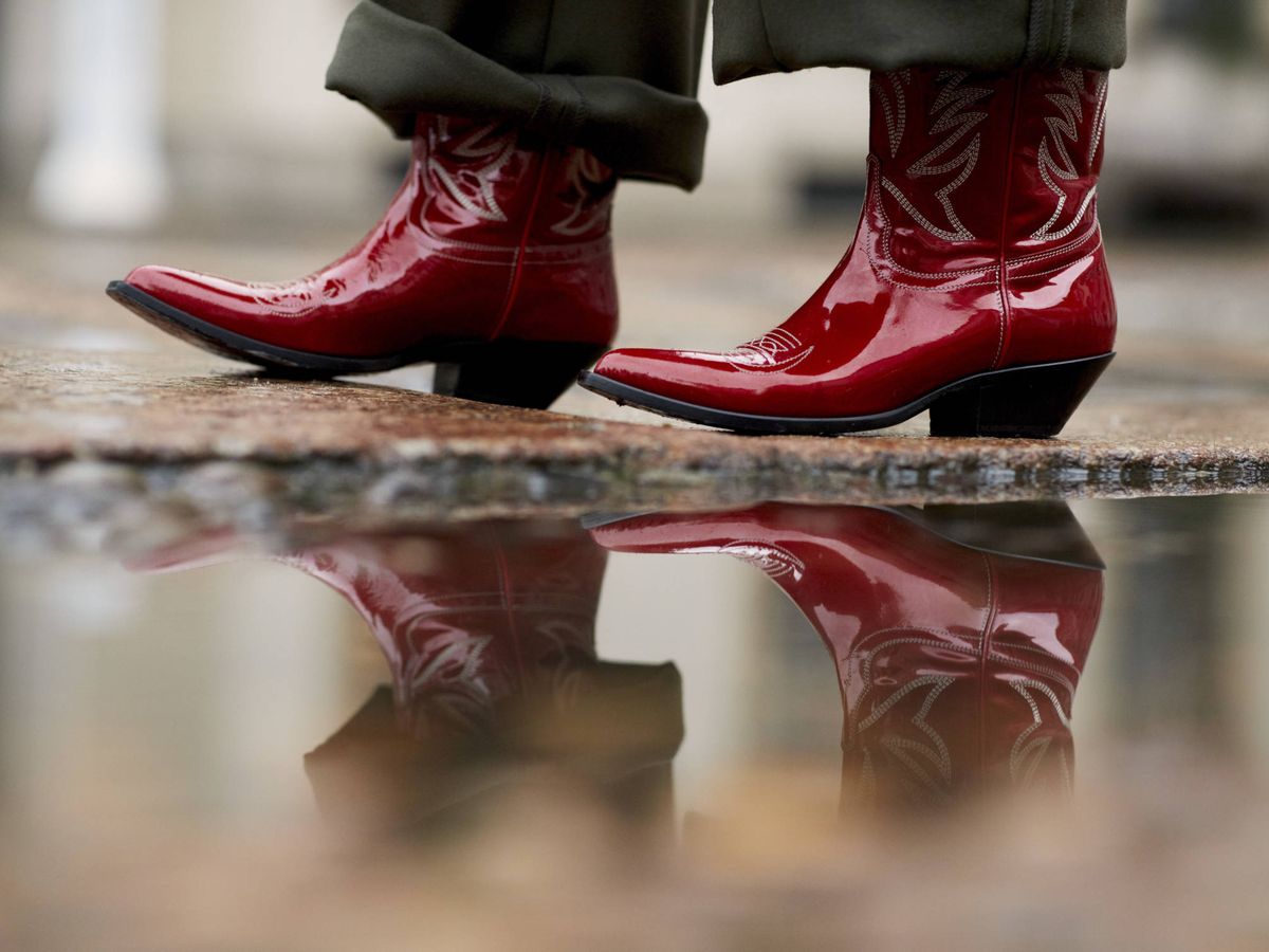 Foto: Las botas cowboy han regresado y repiten como 'must have'. (Imaxtree)