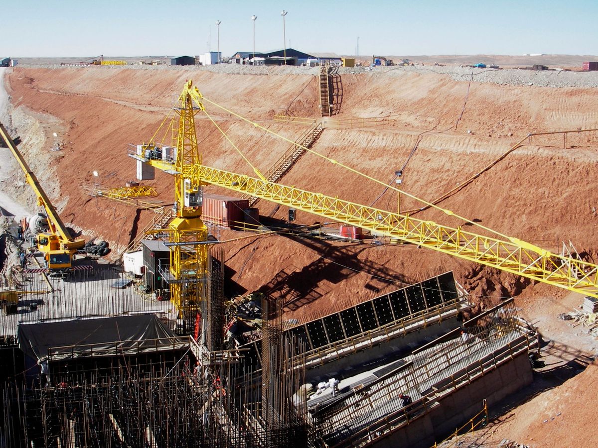 Foto: Construcción de una mina de cobre en Mongolia. (Reuters/Tom Miles)