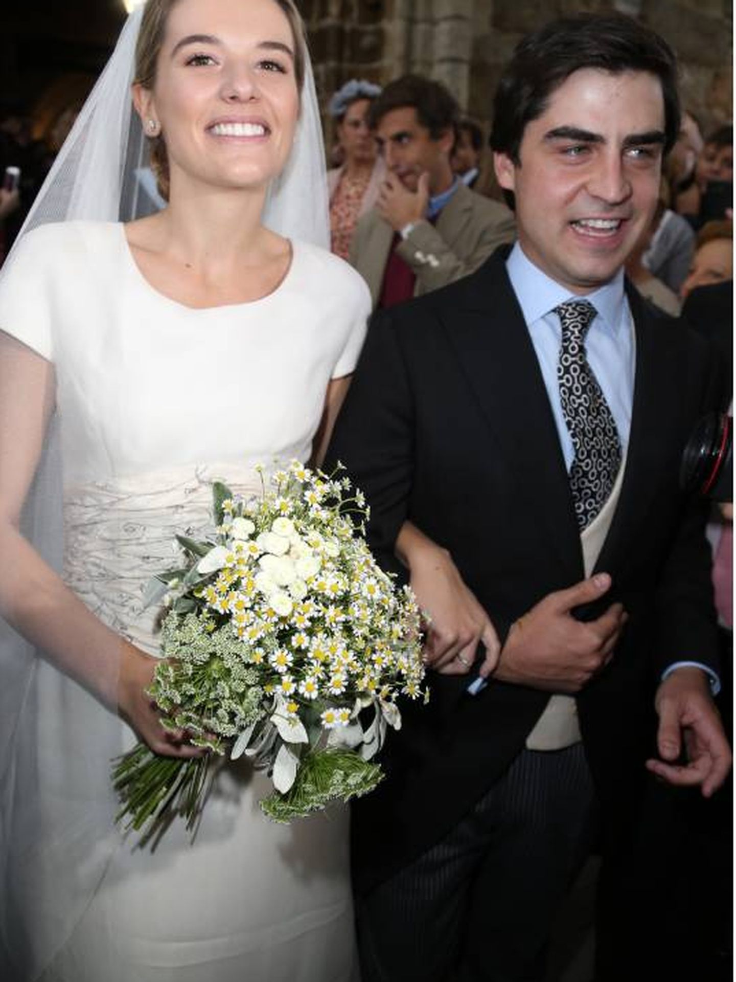 Irene Michavila, luciendo el traje de novia de su madre. (José Martín)