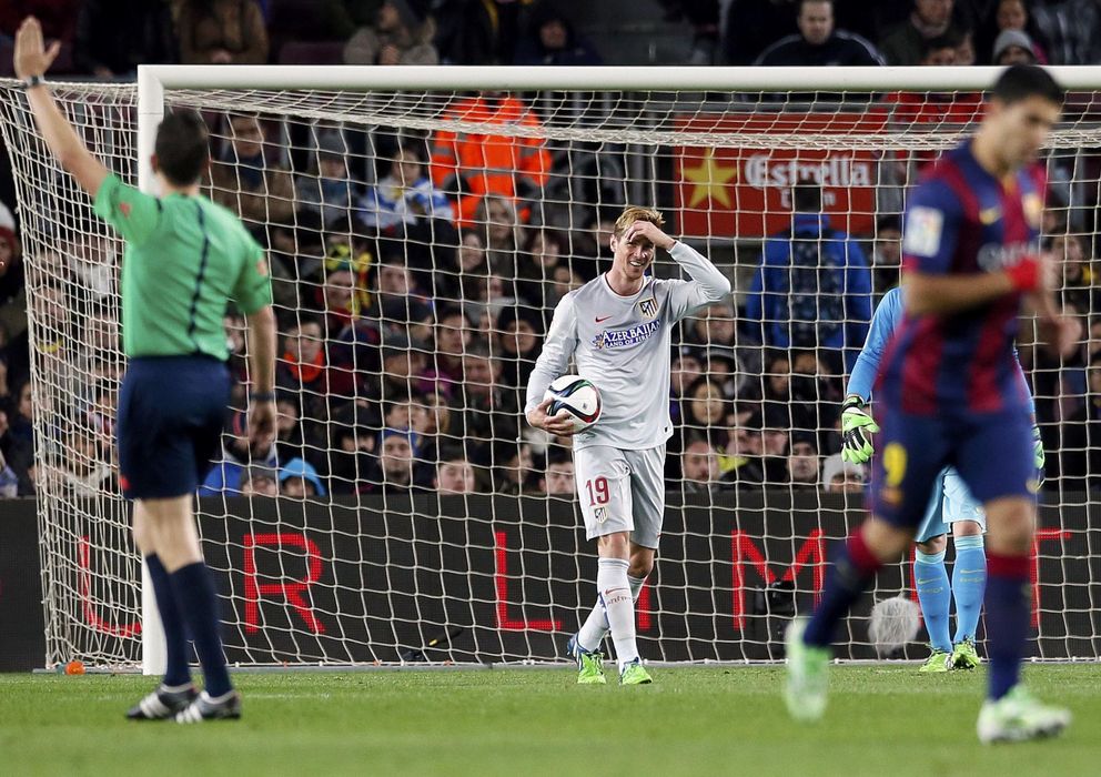 Foto: Fernando Torres se lamenta en un lance del Barcelona-Atlético (Reuters)