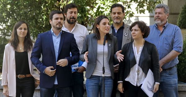 Foto: La portavoz de Unidos Podemos en el Congreso, Irene Montero (c), junto al coordinador federal de IU, Alberto Garzón (2i), representantes de En Marea, En Comú y Equo. (EFE)