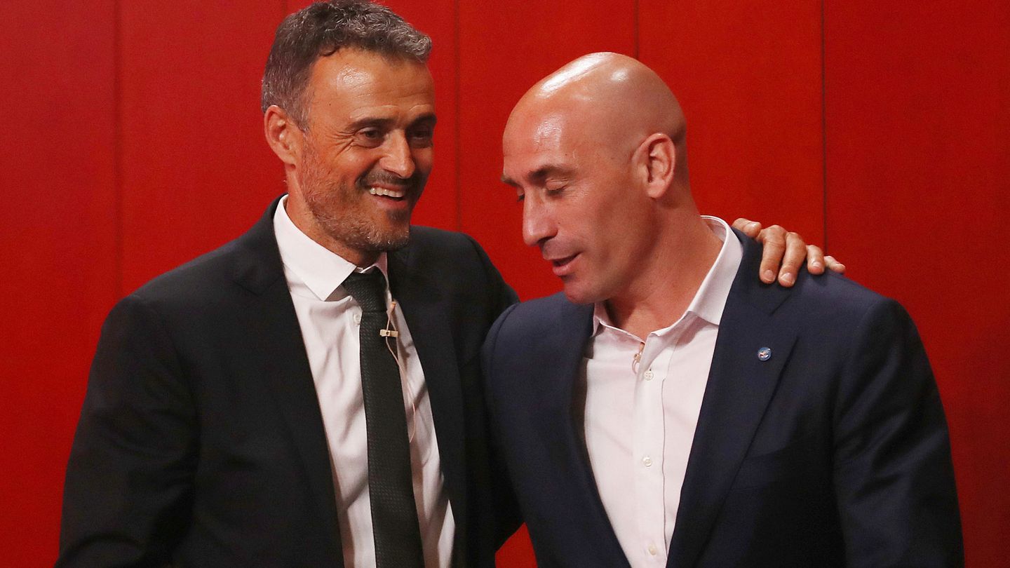 Luis Enrique y Luis Rubiales, durante la presentación del asturiano como nuevo seleccionador. (Reuters)