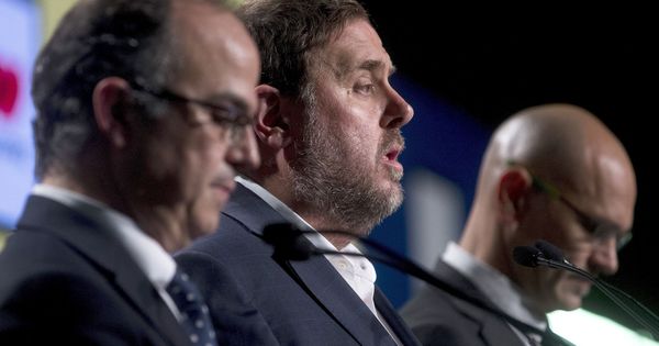 Foto: El exvicepresidente de la Generalitat Oriol Junqueras, el 'exconseller' de la Presidencia Jordi Turull, y el 'exconseller' de Exteriores Raül Romeva. (EFE) 