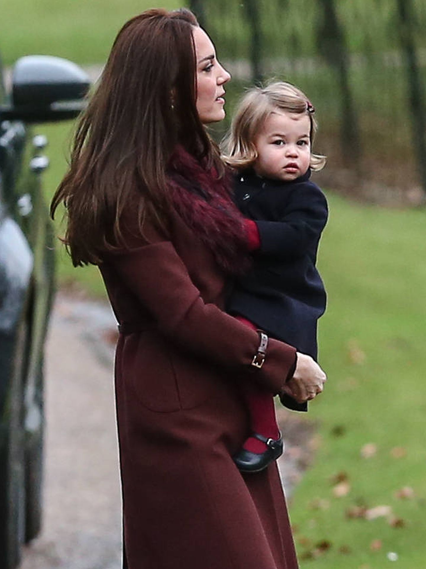 Kate Middleton con la princesa Charlotte. (Gtres)