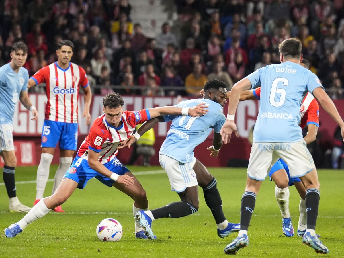 Foto: El Celta de Vigo en un partido contra Girona FC. (EFE/David Borrat)