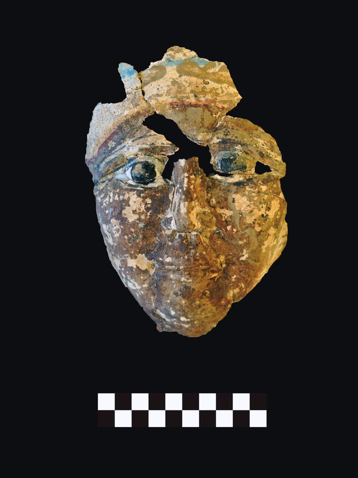 Imagen de la máscara encontrada en la nueva tumba de Saqqara. EFE