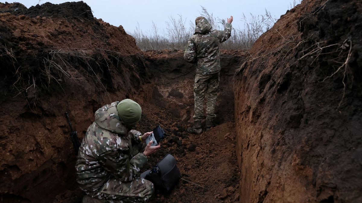 Dos explosiones en bases aéreas rusas y una incógnita: ¿entran a jugar los drones ucranianos?