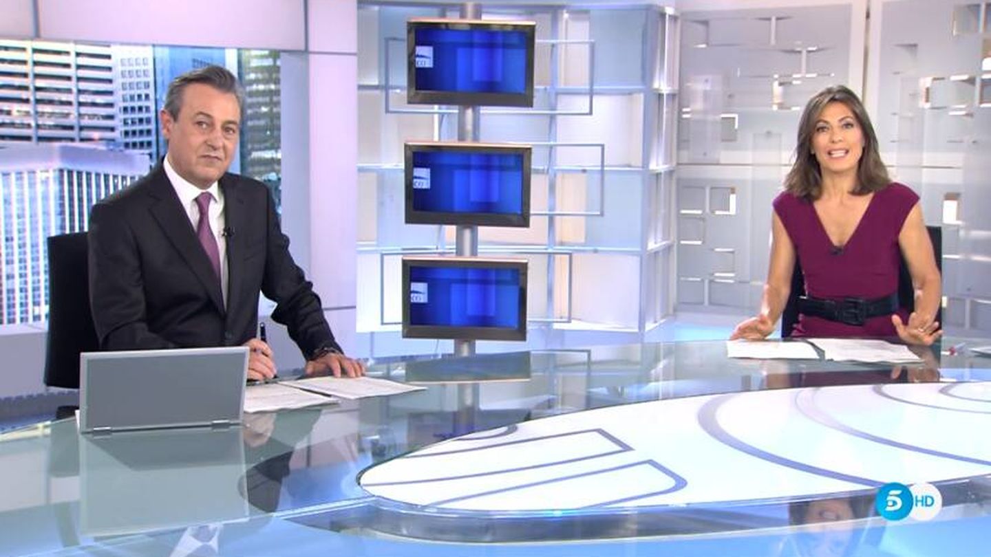 José Ribagorda y Ángeles Blanco en 'Informativos Telecinco'. (Mediaset)