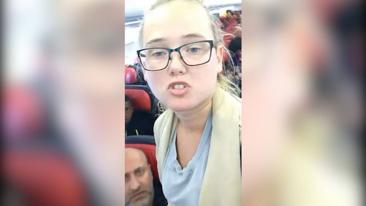 La joven sueca que se ha rebelado en un avión para impedir una deportación