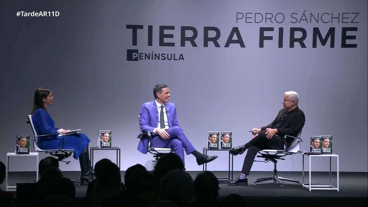 Pedro Sánchez y Jorge Javier Vázquez, en 'Informativos Telecinco'. (Mediaset)