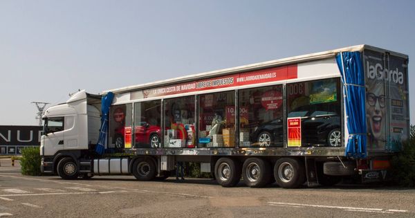 Foto: Camión con los premios de la macrocesta de 'la Gorda'.