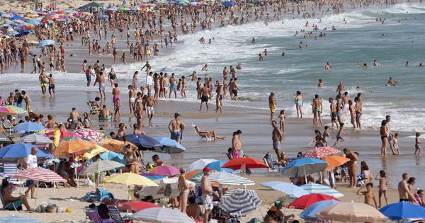 Foto: Playa de La Barrosa en Chiclana de la Frontera, Cádiz. (EFE)