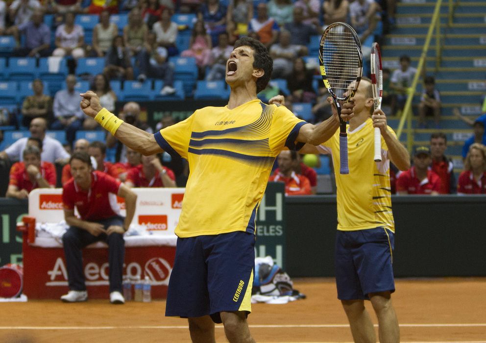 Foto: Los jugadores de Brasil celebran el triunfo en dobles (Efe).