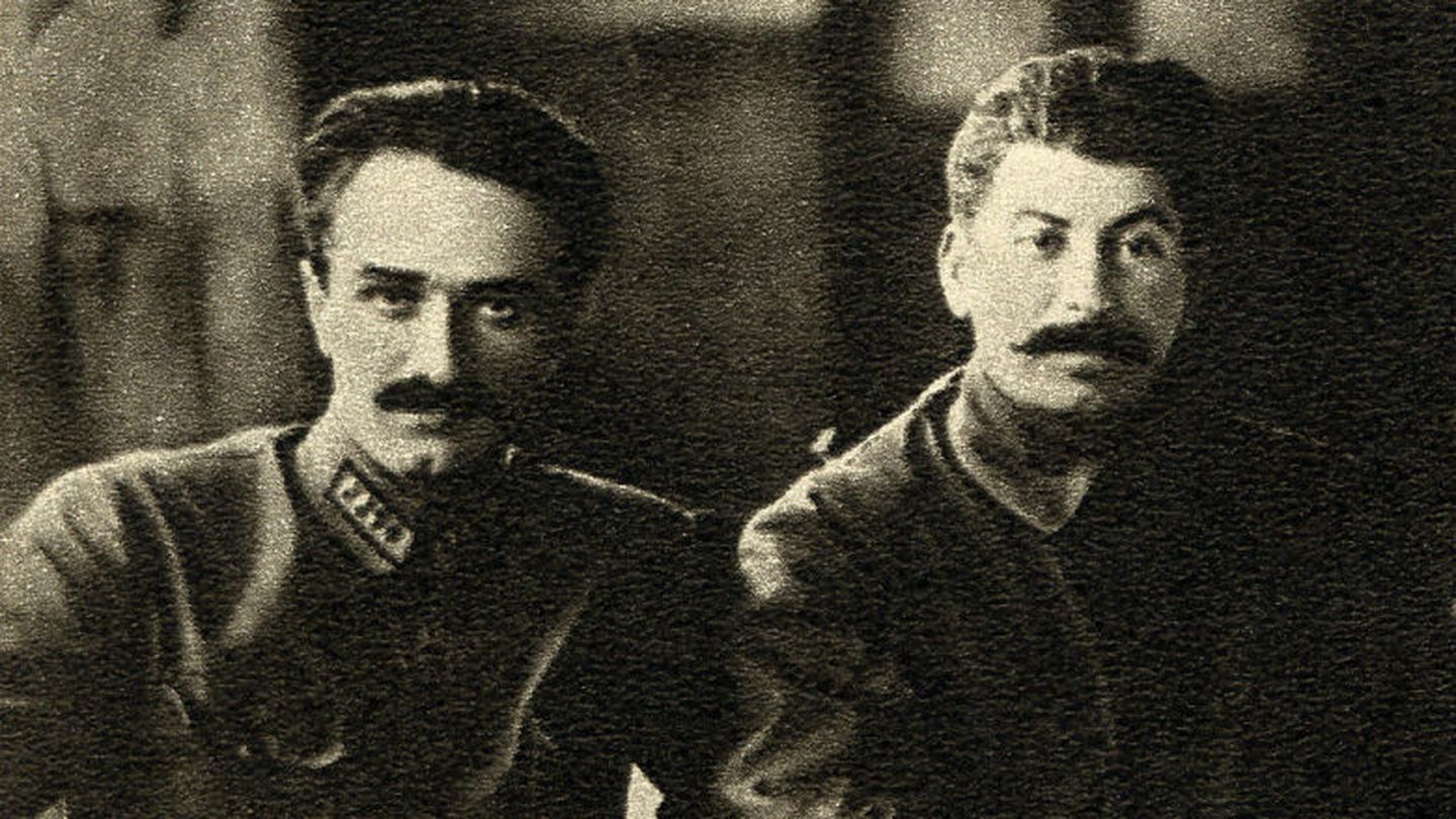 Anasás Mikoyán junto a Stalin, fotografiados en 1925.