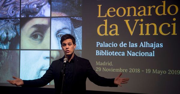 Foto: El comisario de la muestra "Leonardo da Vinci. Los rostros del genio", Christian Gálvez, durante la presentación de la exposición. (EFE) 