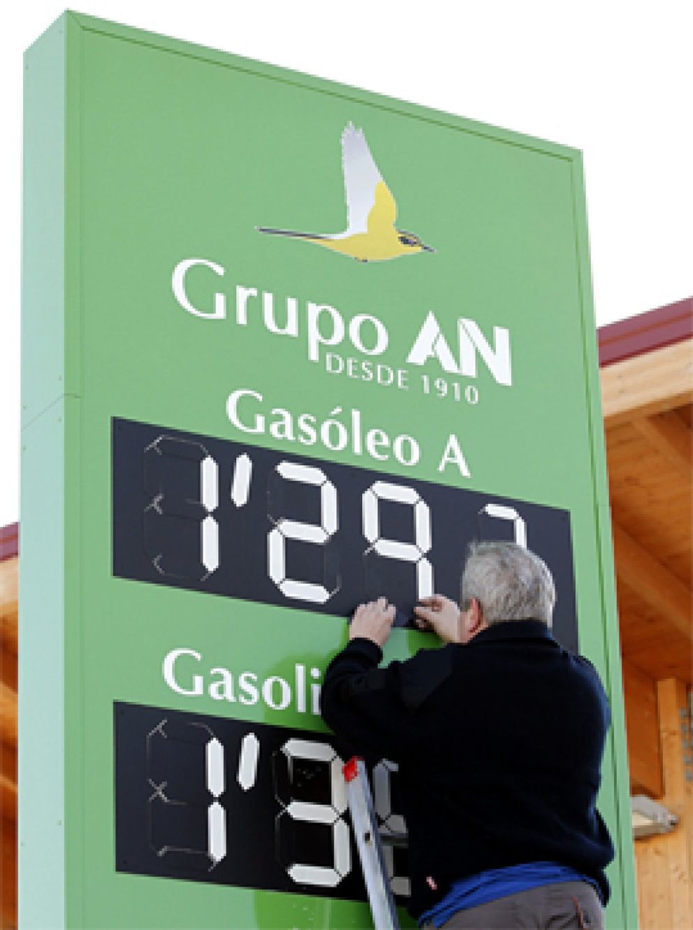 Foto: El gasóleo se abarata un 0,3% y marca el precio más bajo desde mediados del año pasado