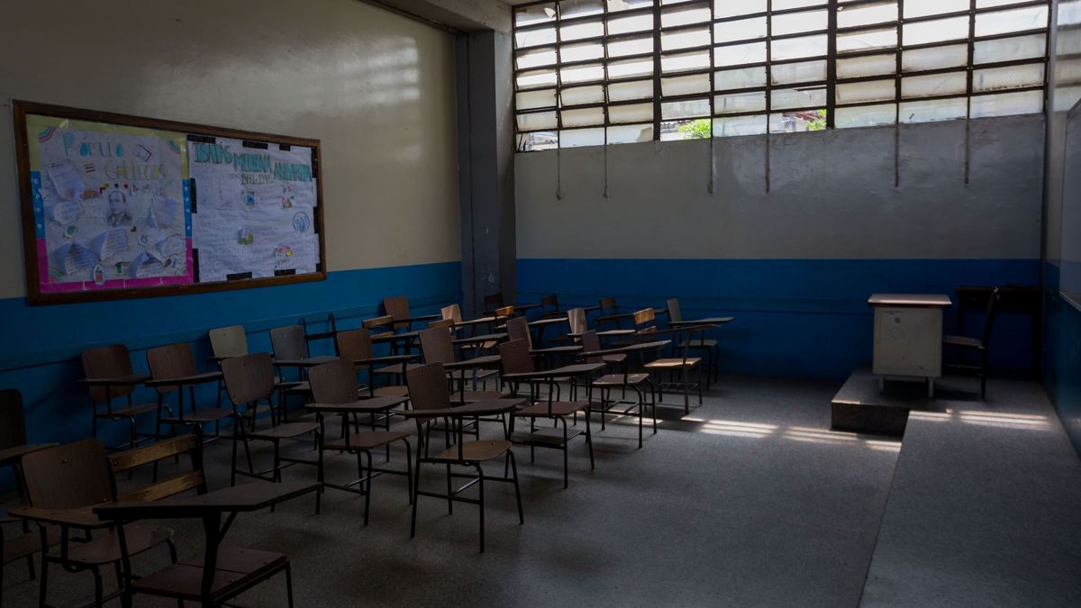 Una adolescente se convierte en la maestra de su barrio por el cierre de colegios