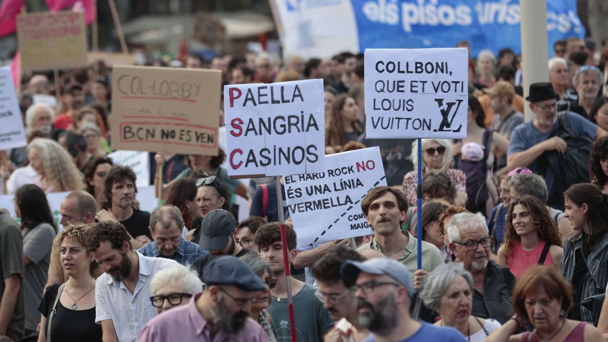 Miles de personas exigen en Barcelona limitar el turismo masivo