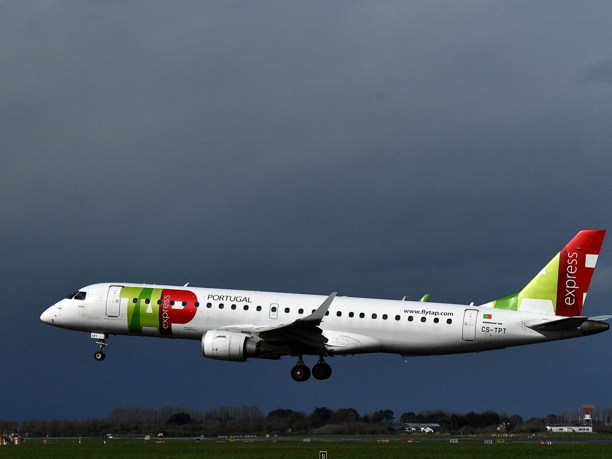 Foto: Un avión de TAP Portugal despega en Dublín. (Reuters/Kilcoyne)