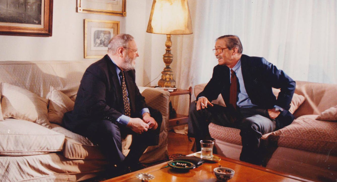 Balbín con Julio César Strassera el fiscal argentino que llevó a los Tribunales a Videla y su gobierno.
