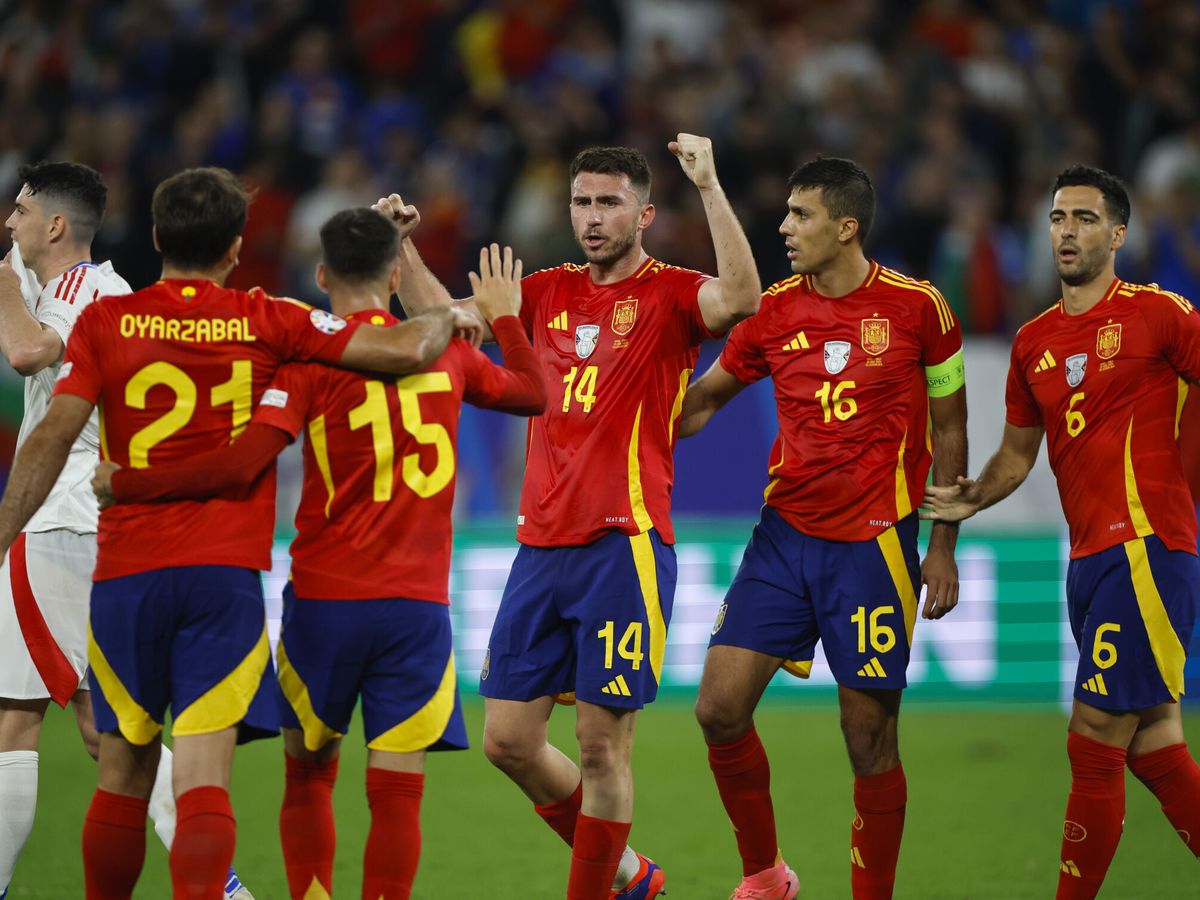 Foto: La selección española celebra su victoria ante Italia (EFE/Alberto Estévez)