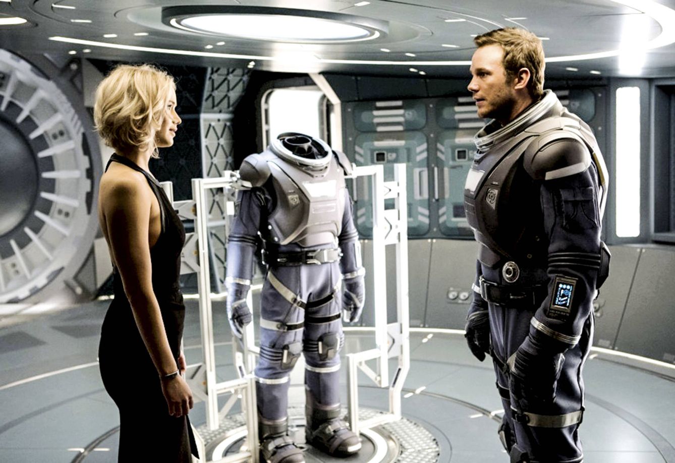 Jeniffer Lawrence y Chris Pratt, frente a frente, en una de las escenas de 'Passengers'.