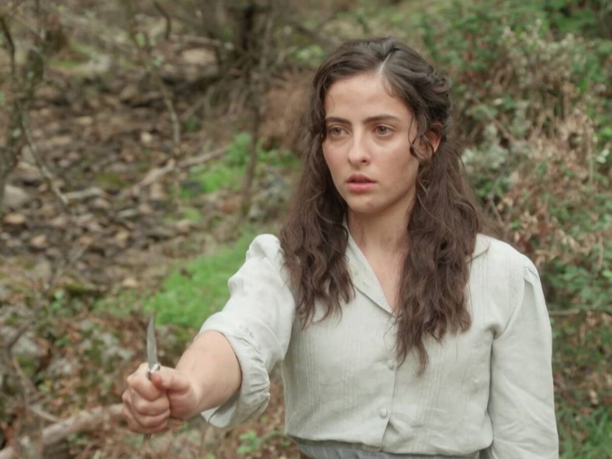 Foto: Vera ha aparecido en mitad del bosque en el episodio de este miércoles de 'La Promesa'. (RTVE)