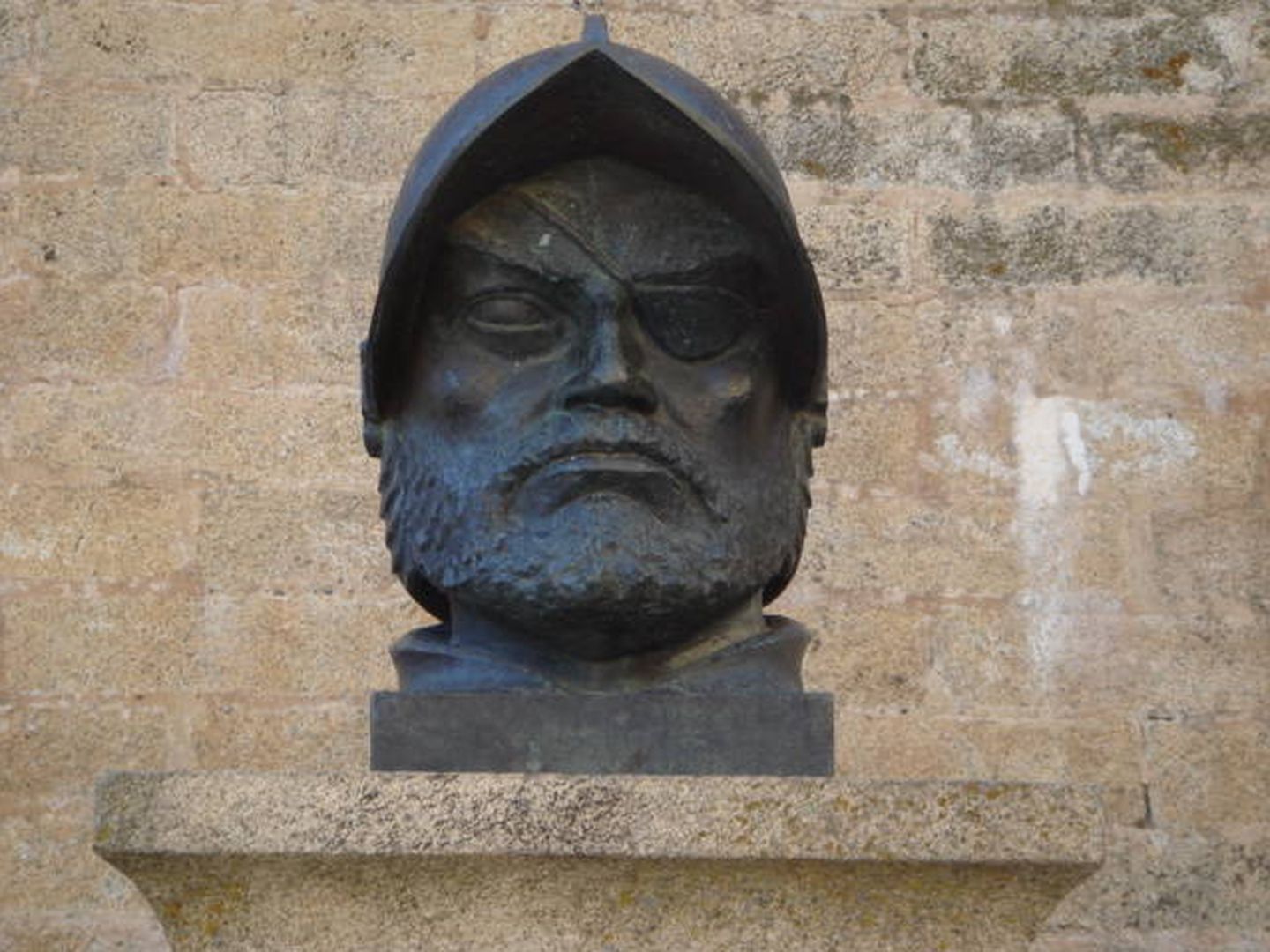 El busto de Orellana en Trujillo. (Wikimedia Commons)