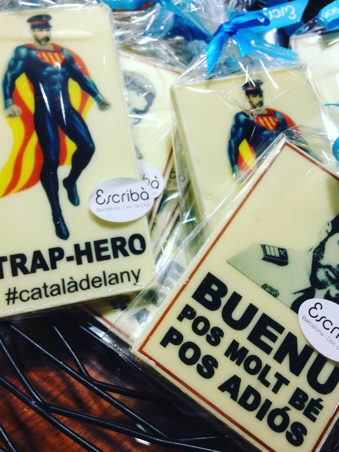 Chocolatinas en homenaje a Trapero de venta en las pastelerías Escribà. (S. T.)