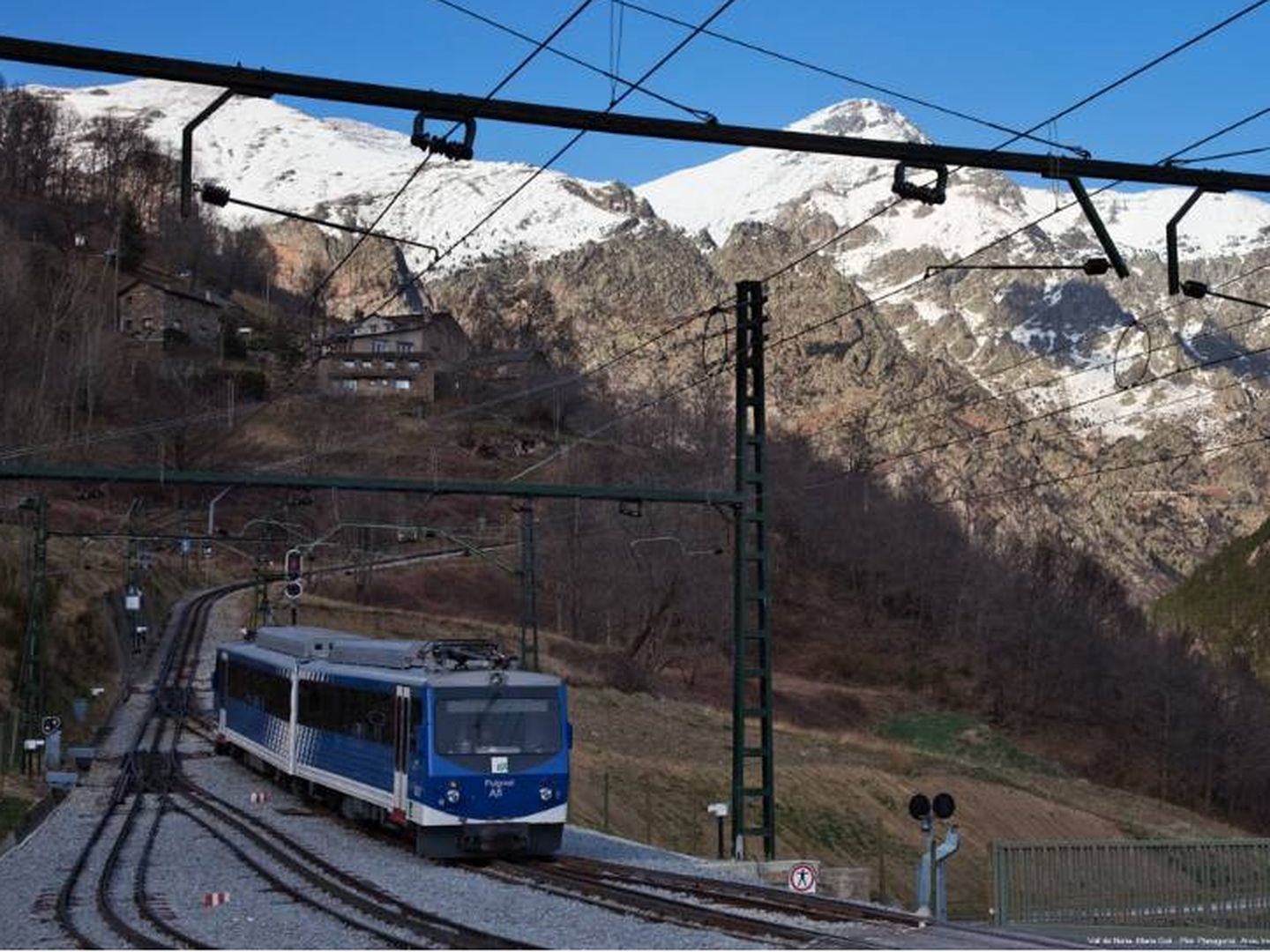 El tren cremallera que conecta con el Vall de Núria. El trayecto está repleto de bellos paisajes.