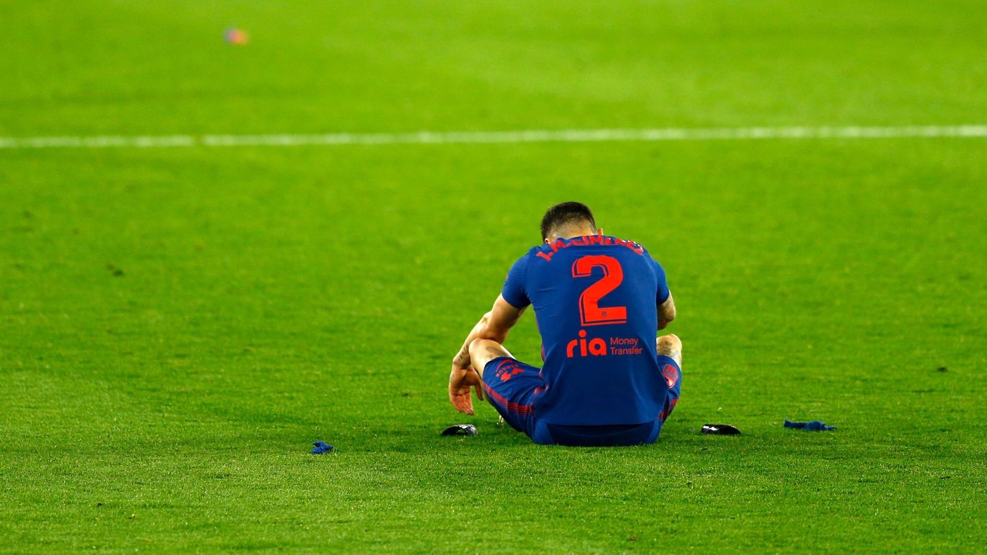José María Giménez, tras el pitido final en Sevilla, este fin de semana. (Reuters)